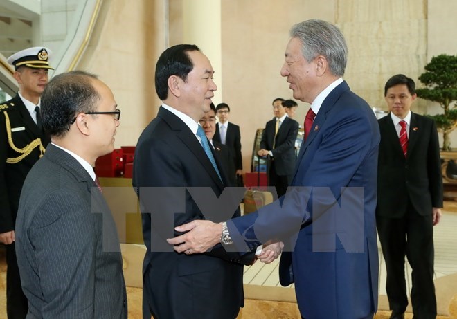 President Tran Dai Quang (blue tie) meets with Deputy Prime Minister and Coordinating Minister for National Security Teo Chee Hean 