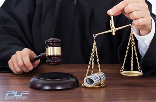 Resolving trade disputes via court or arbitration