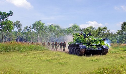 Fool soldiers during a training session at the Nguyen Hue University in the southern Vietnamese province of Dong Nai.