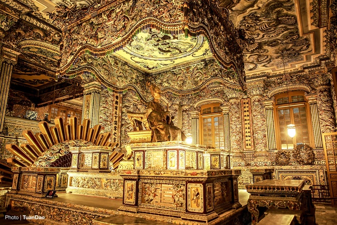 East meets West at Vietnamese Emperor's tomb