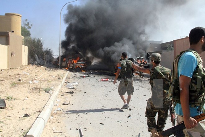 Lực lượng ủng hộ Chính phủ Libya tham gia chiến dịch chống IS ở Sirte ngày 16/8. (Nguồn: THX/TTXVN)