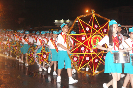 Bien Hoa city's children enjoy Mid-Autumn Festival