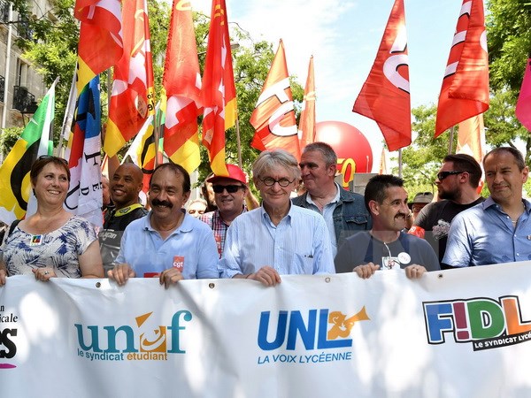 Người dân Pháp tham gia biểu tình phản đối luật lao động tại thủ đô Paris, Pháp ngày 23/6. (Nguồn: EPA/TTXVN)