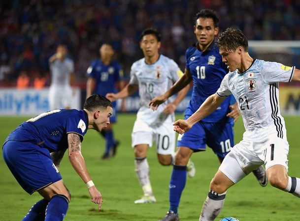 Thái Lan (áo xanh) tụt đến 15 bậc trên bảng xếp hạng FIFA. (Nguồn: Getty Images)