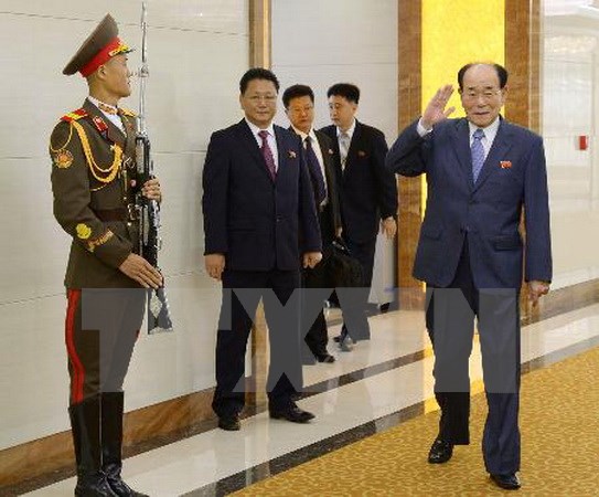 Chủ tịch Ủy ban Thường vụ Hội nghị nhân dân tối cao Triều Tiên Kim Yong Nam (phải) tới Venezuela tham dự Hội nghị thượng đỉnh Phong trào không liên kết. (Nguồn: Kyodo/TTXVN)