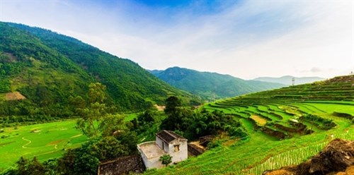 Serenity: A terrace field on the way to Khe Van Waterfall (Photo:binhlieu.com)