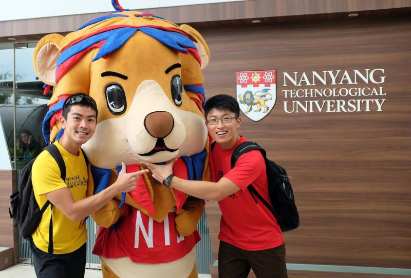 Sinh viên Trường Đại học Công nghệ Nanyang (NTU) của Singapore