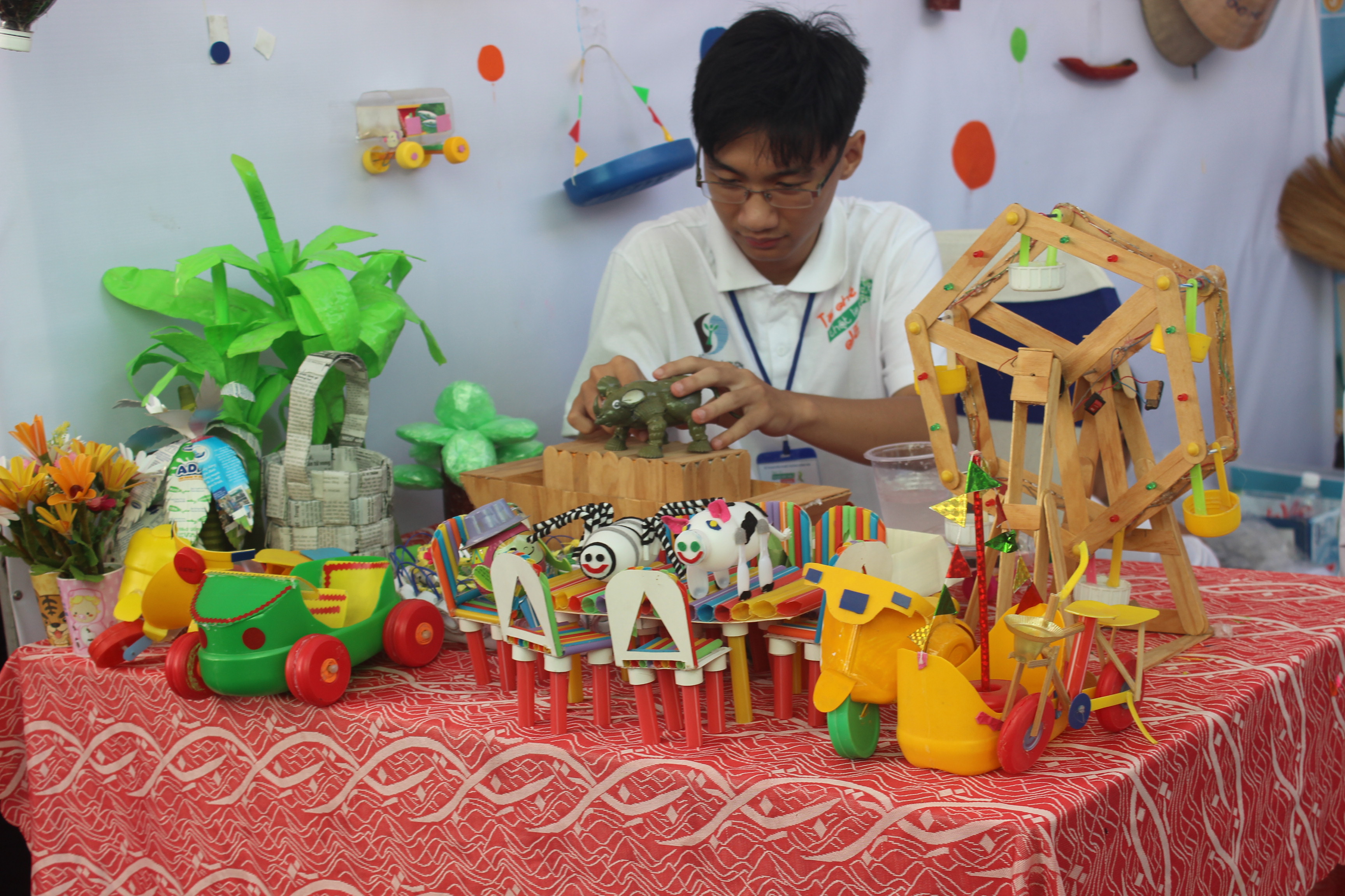 Hundreds participate in Waste Recycling Festival 2016