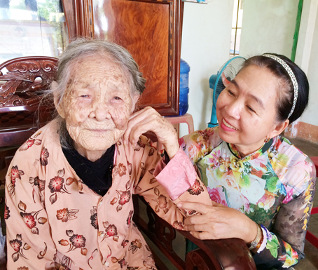 Front visits oldest person in Dong Nai