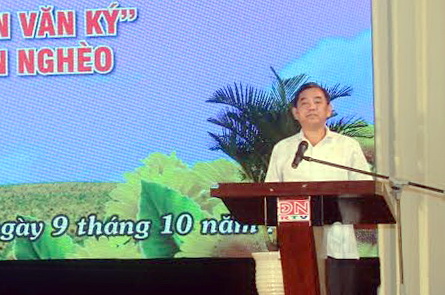 Đồng chí Huỳnh Văn Tới, Chủ tịch Ủy ban MTTQ Việt Nam tỉnh phát biểu tại buổi lễ