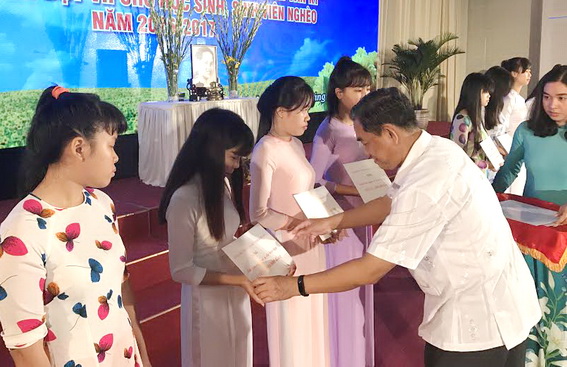 151 Nguyen Van Ky scholarships awarded for poor students