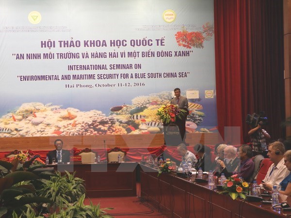 Vice Chairman of the Hai Phong People’s Committee Nguyen Xuan Binh addresses the seminar 