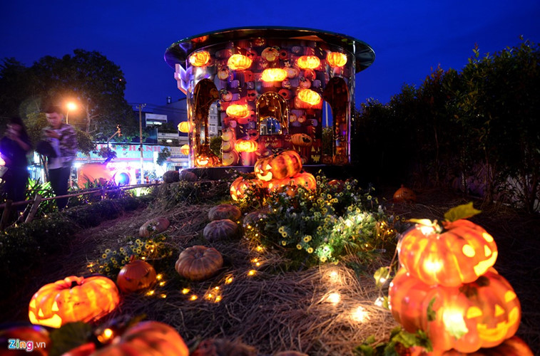 Check out spectacular Jack O' Lanterns of HCM City