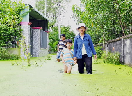 Sống trên… ao tù