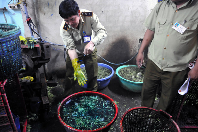 Supplier caught soaking water spinach in chemical