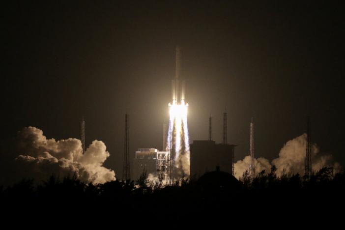 China boosts space program with new heavy rocket launch