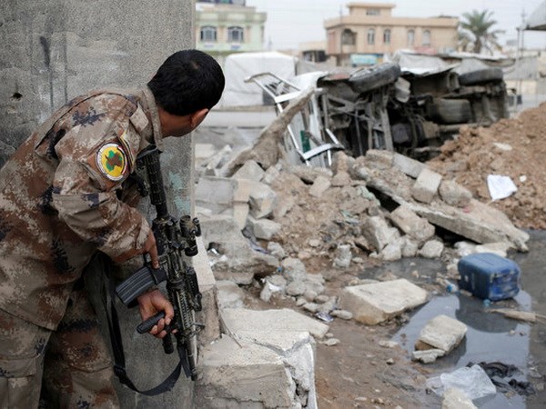 Các lực lượng Iraq tiếp tục tấn công phiến quân IS gần Mosul