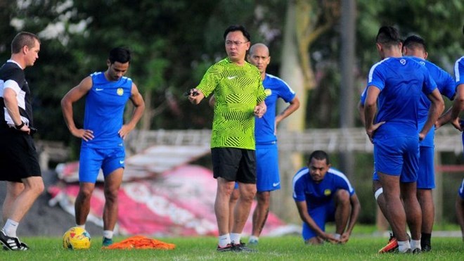 Huấn luyện viên trưởng đội tuyển Malaysia Ong Kim Swee và các học trò. (Nguồn: espnfc.com)