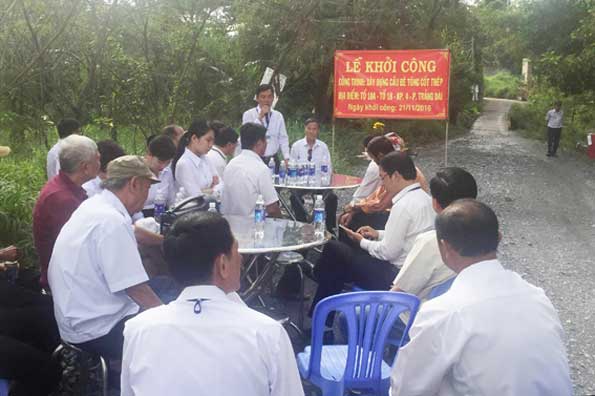 Tae Kwang Vina donates to build new bridge