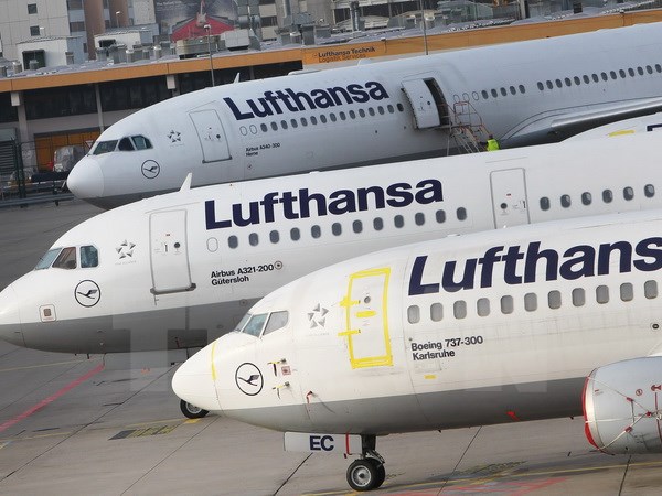 Máy bay của Hãng hàng không Lufthansa tại Frankfurt am Main, Đức ngày 23/11. (Ảnh: AFP/TTXVN)