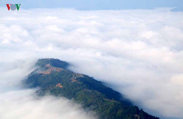 Sea of clouds above Bac Lai Chau