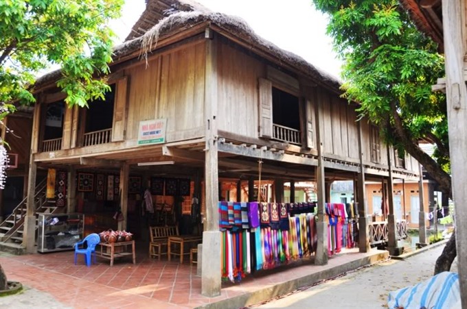 Pom Coọng Village in Mai Châu District is a must-see for travellers to the northern province of Hoà Bình. — Photo thongtindulichthungnai.blogspot.com  Read more at http://vietnamnews.vn/travel/346771/mountainous-village-attracts-visitors-to-northern-province.html#ulLM6BpsaQcrOPLo.99