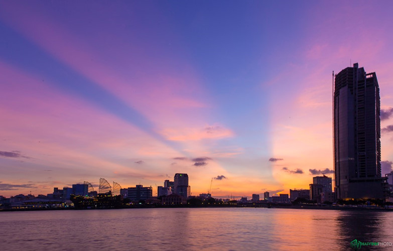 It is very marvellous to contemplate sunset on Saigon River.