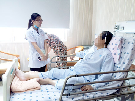 Nguyễn Huyền Thủy Tiên trong lần thực tập tại Bệnh viện đại học y dược TP.Hồ Chí Minh.