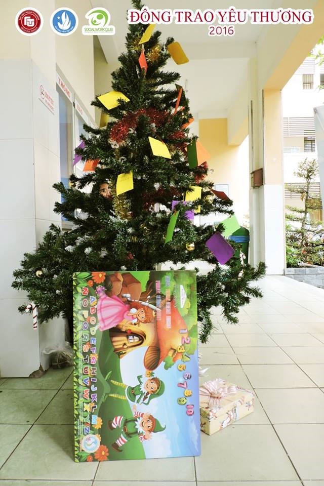 Uni students bring Santa to the poor