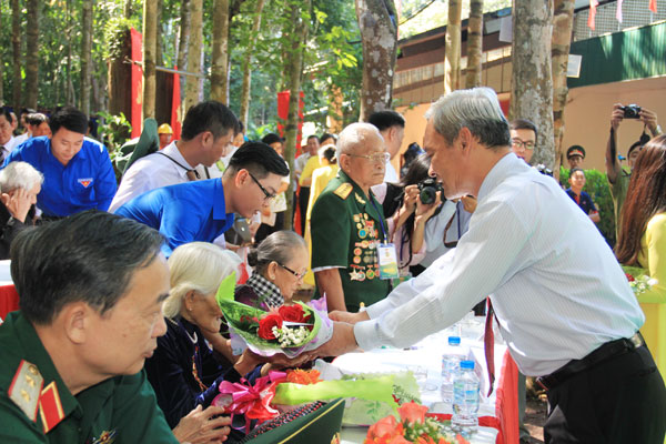 Solemn ceremony held to mark 70th founding anniversary of War Zone D
