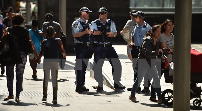 Cảnh sát Australia tuần tra tại quận trung tâm thương mại ở Sydney. (Nguồn: AFP/TTXVN)