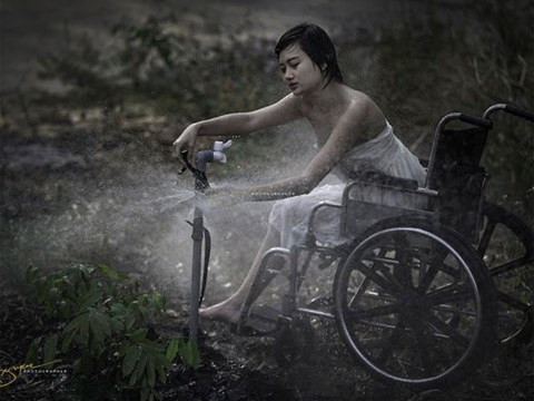 Saving Water, Nguyen Vu Phuoc, gold medal at the International Federation of Photographic Art