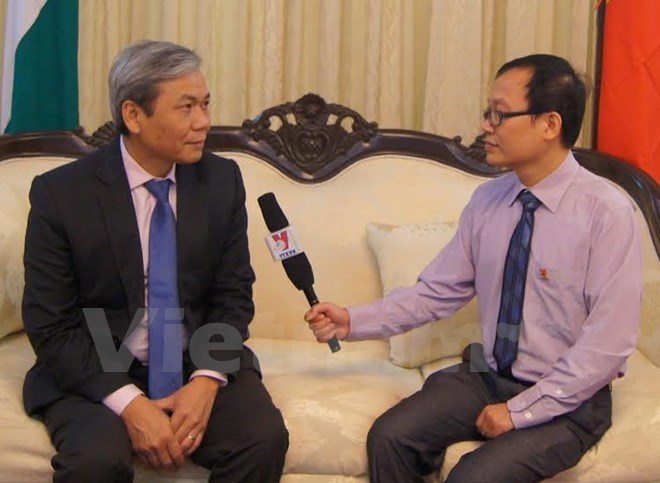 ietnamese Ambassador to India Ton Sinh Thanh (L) at an interview with Vietnam News Agency correspondent in New Delhi 