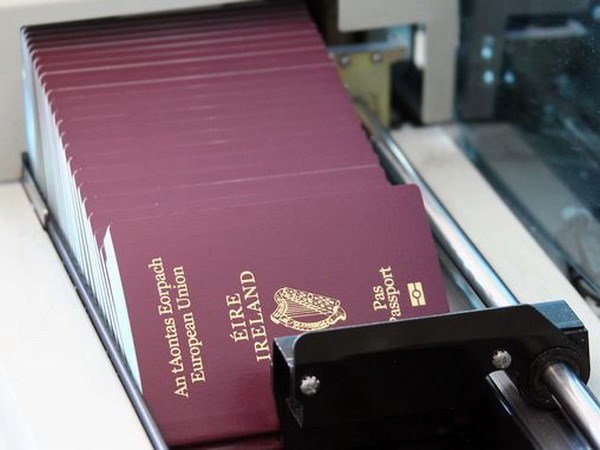 Số công dân Anh xin cấp hộ chiếu Ireland tăng 40% sau Brexit