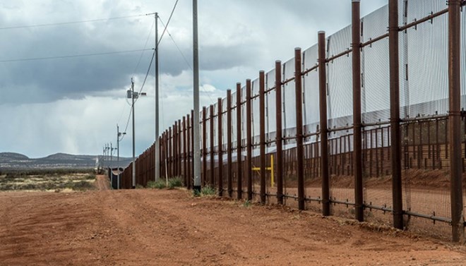 Ông Trump đổi kế hoạch, muốn dân Mỹ chi tiền xây tường ngăn Mexico