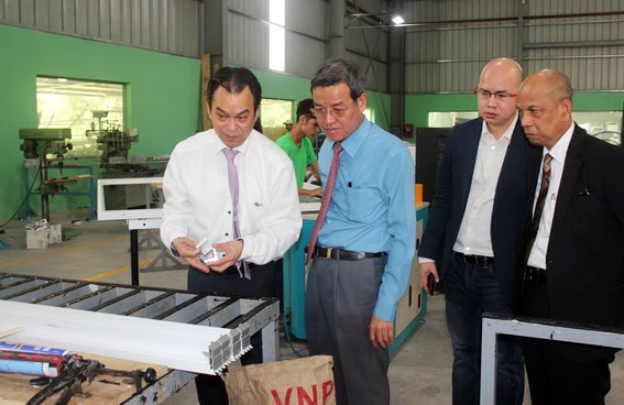 (ĐN)- Sado Group on January 12 inaugurated a new showroom in Tam Phuoc commune, Bien Hoa city. Chairman Dinh Quoc Thai of Dong Nai provincial People’s Committee attended the event.