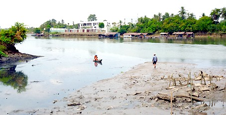 Đồng Nai River at the confluence with Linh Stream in Tam Hiệp ward of Biên Hoà City in the southern province of Đồng Nai. The river is facing serious pollution, worrying local residents and authorities. - Photo baodongnai.com  Read more at http://vietnamnews.vn/environment/349710/dong-nai-basin-pollution-worries-officials.html#65BCKUwLzzvRe8Lo.99