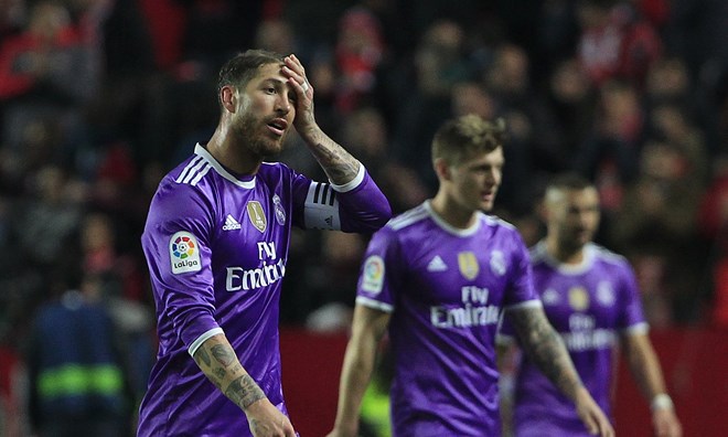 Ramos phản lưới nhà trong ngày Real đứt mạch bất bại. (Nguồn: AP)