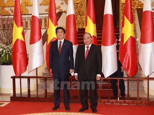 Truyền thông Nhật đưa nổi bật chuyến công du Việt Nam của ông Abe