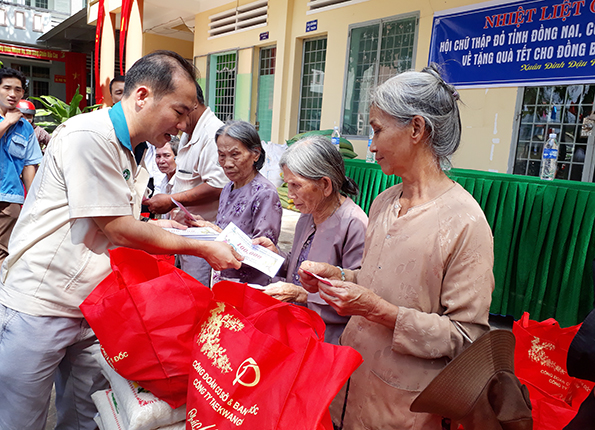 200 Tet gifts for difficult households
