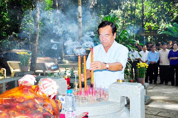 Tỉnh ủy, Bộ Chỉ huy quân sự tỉnh viếng Trung ương Cục miền Nam