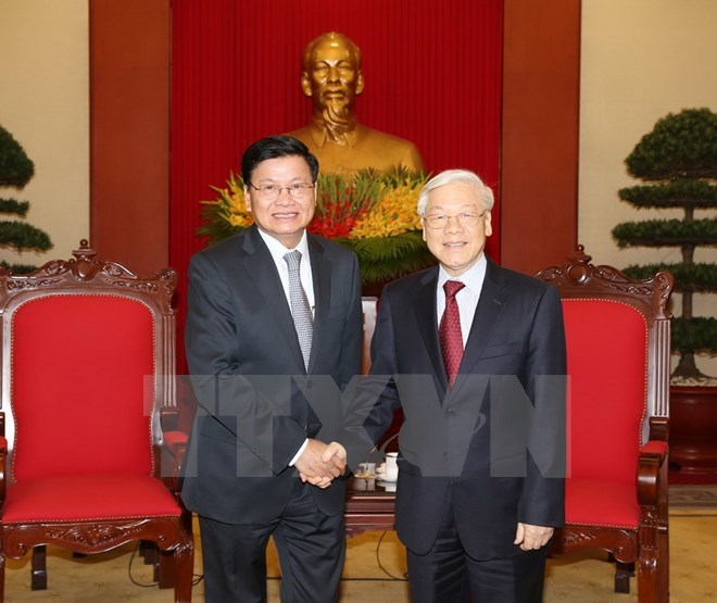 Party General Secretary Nguyen PhuTrong welcomes Lao Prime Minister Thongloun Sisoulith