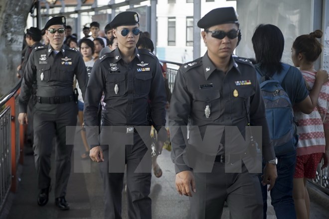 Binh sỹ Thái Lan đi tuần tại Đài kỷ niệm Chiến thắng ở Bangkok ngày 8/6/2016. (Nguồn: AFP/TTXVN)