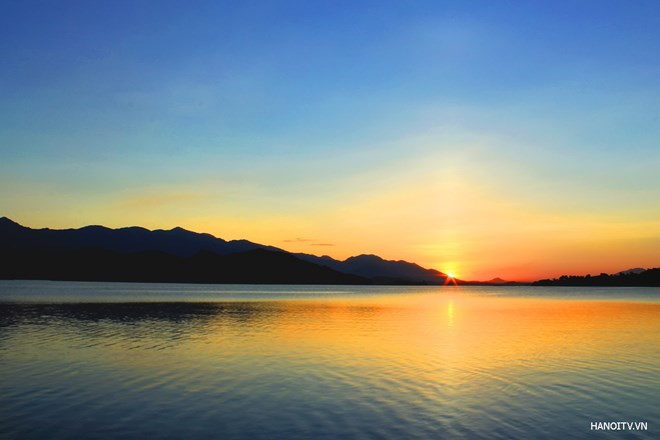 Beautiful scenery of Nui Coc Lake