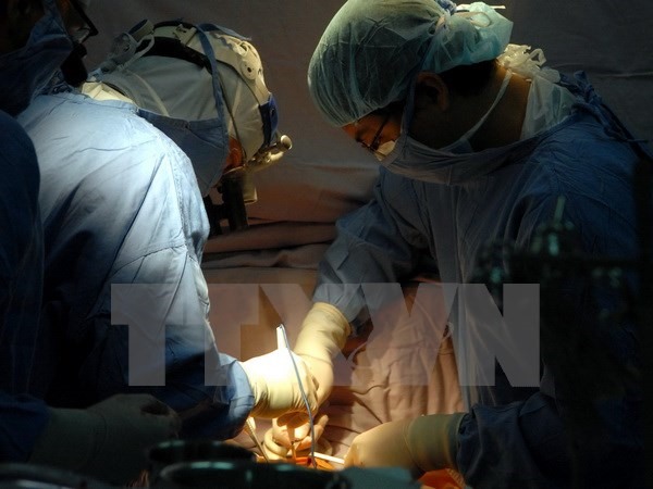 Cần Thơ General Hospital has performed a surgery among a patient with arterial septal defect and tricuspid regurgitation thanks to training from Chợ Rẫy Hospital in HCM City. — VNA/VNS Photo Dương Ngọc  Read more at http://vietnamnews.vn/society/372016/provincial-hospitals-improve-ability-to-treat-heart-ailments.html#GHYEWlqtOxilD4G5.99