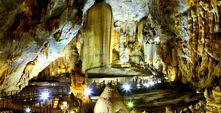 Explore Thien Duong Cave in Quang Binh