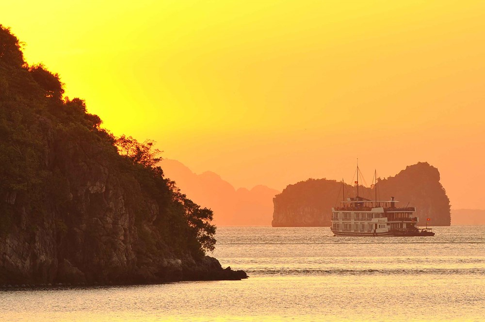 Ha Long bay at dawn