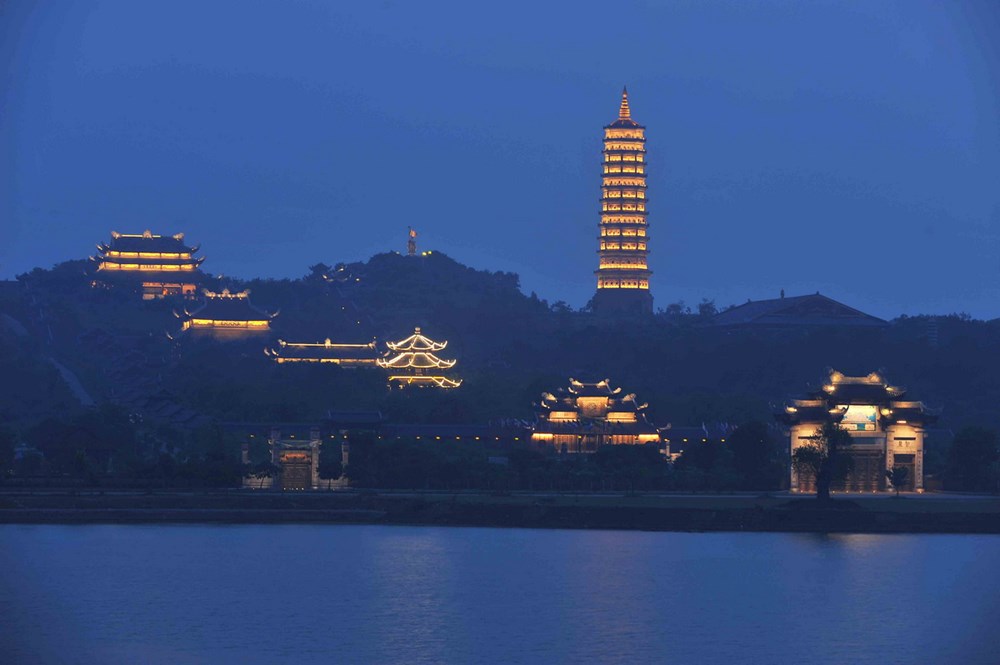 Bai Dinh pagoda at night