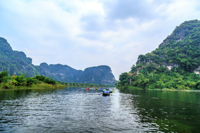  Located 7km from Ninh Binh and 96km from Hanoi to the south, Trang An is a scenic area renowned for its boat cave tours. Photo by VnExpress