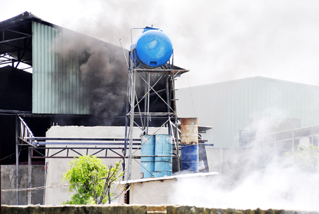 Ô nhiễm từ các xưởng nấu bao ny-lông tái chế